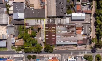 <p> 2 Terrenos no Boqueirão com 2.200 m² no total, em rua estratégica (Rua das Carmelitas) Zona de Serviço 1</p>