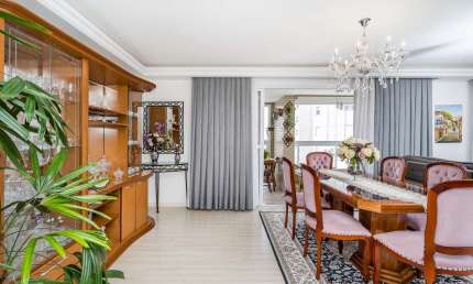 <p>Apartamento com 2 dormitórios, 01 Suíte, Piscina, Condominio Botânica - Cristo Rei - Curitiba/PR</p>