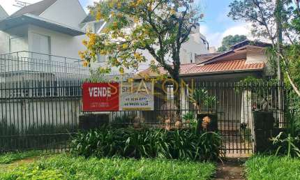 <p>Terreno ZR3 com 410M2 com uma casa averbada no Cristo Rei</p>