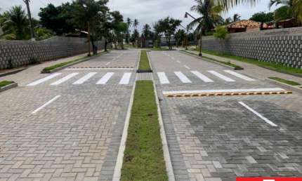 Terreno à venda na Rua Guarajuba, Guarajuba, Camaçari por R$ 2.000.000