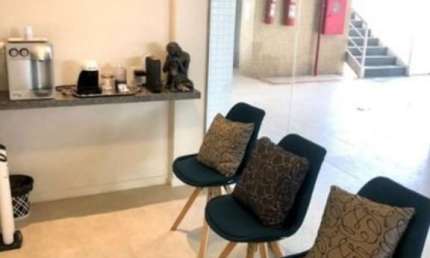 Sala comercial com 3 salas para alugar na Rua Priscila B Dutra, Vilas do Atlantico, Lauro de Freitas por R$ 3.000