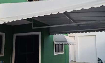 Casa com 4 quartos à venda na Rua Professor Newton Nascimento, Ipitanga, Lauro de Freitas por R$ 690.000