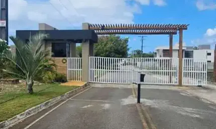 Terreno à venda na Rua Guarajuba, Guarajuba, Camaçari por R$ 350.000