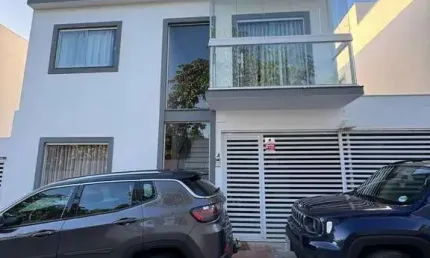 Casa com 3 quartos à venda na Rua Marta Maria de Jesus, Miragem, Lauro de Freitas por R$ 799.000