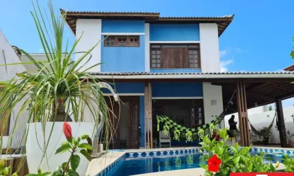 4/4 (2 suítes, sendo 1 térrea e 1 com closet e hidro).