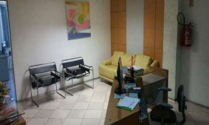 Sala comercial com 4 salas para alugar na Estrada Do Coco, 4, Centro, Lauro de Freitas por R$ 5.000