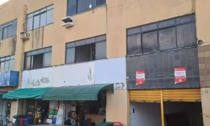 Sala comercial com 1 sala para alugar na End: Av luis Tarquínio, centro comercial Atlântico norte, loja 01, Estrada do Coco, Lauro de Freitas por R$ 3.250