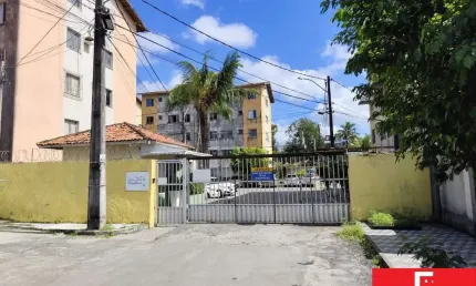 Apartamento com 2 quartos à venda na Rua Hortênsias Azuis, Jardim das Margaridas, Salvador, 48 m2 por R$ 135.000
