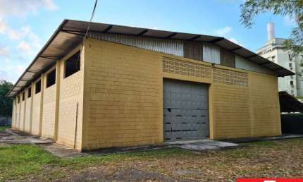 Barracão / Galpão / Depósito para alugar na Rua teórico Batista, Quintas do Picuaia, Lauro de Freitas por R$ 25.000