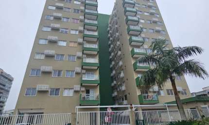 exelente quarto e sala com cozinha americana com vaga de garagem 800 metros da praia