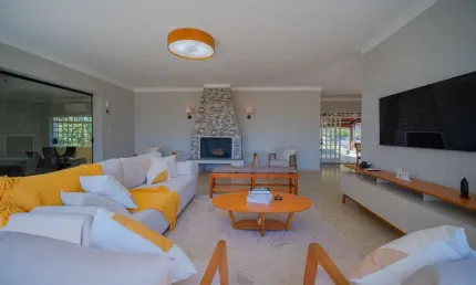 Casa à venda na Rua São João, Vila Santo Antônio, Cotia - SP