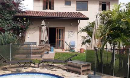 Casa à venda na Estrada Pedreira Eldorado, Jardim Ipês, Cotia - SP