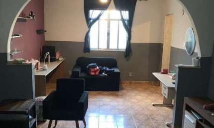 Casa à venda na Rua Barão de Tefé, Jardim Vinte e Cinco de Agosto, Duque de Caxias - RJ