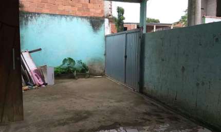 Casa à venda na Rua Augusto José, Capivari, Duque de Caxias - RJ