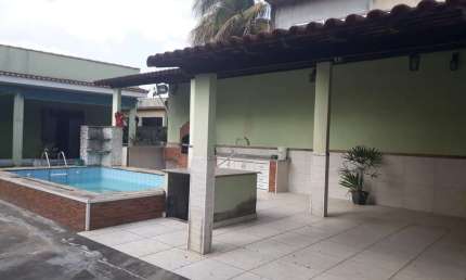 Casa à venda na Rua Vinte e Cinco de Agosto, Santa Lúcia, Duque de Caxias - RJ