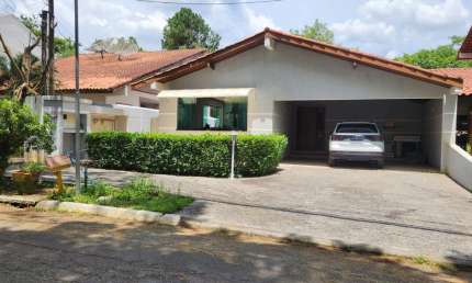 Casa à venda na Avenida Estácio de Sá, São Paulo II, Cotia - SP