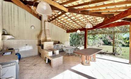 Casa à venda na Rua São Lourenço, Águas da Fazendinha, Carapicuíba - SP