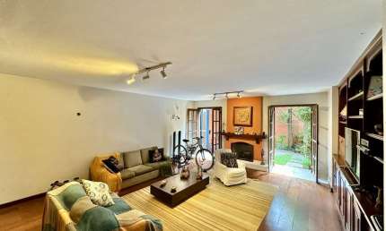 Casa à venda na Rua Rafael Clark, Jardim Jussara, São Paulo - SP