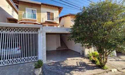 Casa à venda na Rua Gagliari, Jardim Rio das Pedras, Cotia - SP