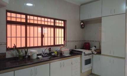 Casa à venda na Rua dos Fioresis, Vila Jeriva, Várzea Paulista - SP