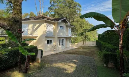 Casa à venda na Rua Penha, Chácara Santa Lúcia, Carapicuíba - SP