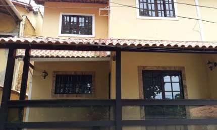 Casa de Vila à venda na Avenida Desembargador Nestor Rodrigues Perlingeiro, Santa Bárbara, Niterói - RJ