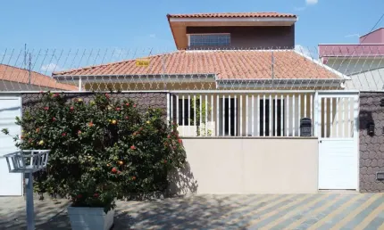 Casa à venda na Rua Francisco Soares Nalin, Vila Viotto, Jundiaí - SP