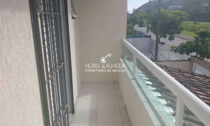 Casa à venda na Avenida Doutor Roberto de Almeida Vinhas, Solemar, Praia Grande - SP
