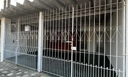 Casa para Venda em Jacareí / SP no bairro Vila Martinez