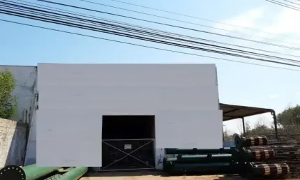 Barracao à avenda na Avenida Fernando Correa em Cuiabá MT