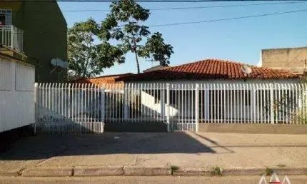 Casa a venda com tres quartos no bairro campo velho cuiaba