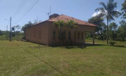 Aluga-se chácara residencial na região do Distrito Industrial