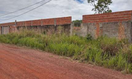 Vende-se dois lotes para residência ou comercio no Jockey Club
