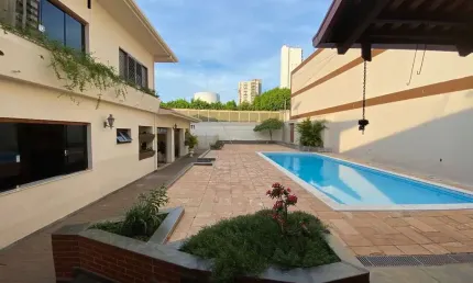 Sobrado Centro Região nobre de Cuiaba ideal para Clinicas