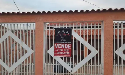 Casa com 3/4 no bairro Tijucal próximo a avenida Espigão
