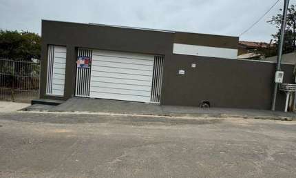 Casa reformada,03 dormitórios sendo 01 suíte, 02 garagem por R$480.000,00