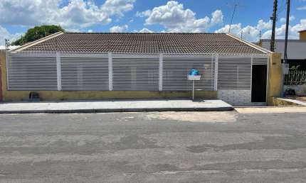 Casa CPA II com 3 Quartos, Closet, Área Gourmet e Edícula