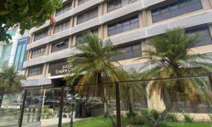 Sala Comercial -Avenida do CPA  com 2 Vagas de Garagem