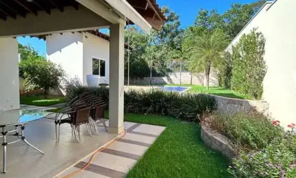 Luxuoso Sobrado no Condomínio Belvedere 1 - Placa Solar, Piscina e 4 Suítes