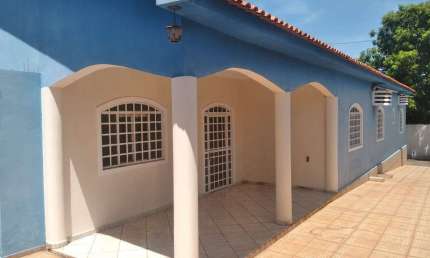 Casa com 5 quartos para alugar na Avenida Doutor Euricles Mota, Areão, Cuiabá