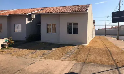 Excelente casa no condomínio Rubi, 02 dormitórios sendo 01 suíte