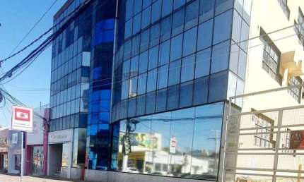 Aluga se na Avenida do CPA Predio  comercial 25 vagas de garagem