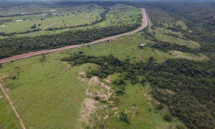 Fazenda com  915 hectares, pastagem Formada frente Rodovia 86 km de Cuiabá