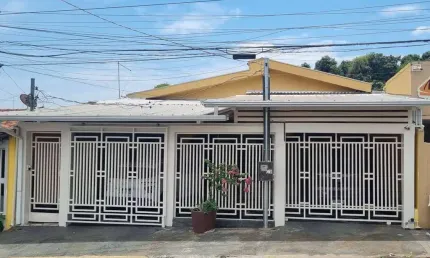 Vendo casa bem localizada - 1600m² 04 quartos - Bairro Porto