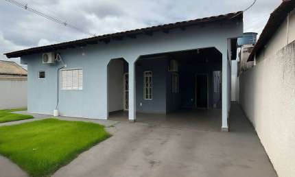 VENDE-SE Casa de esquina no CPA-2, a apenas 80 metros da Av.
