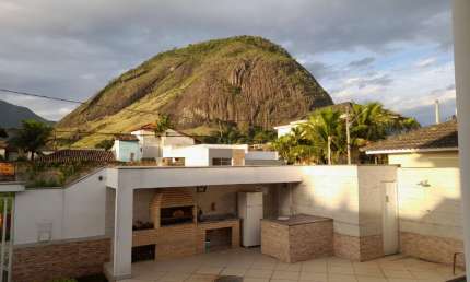 VENDO LINDA CASA EM CONDOMINIO FECHADO -VARGEM PEQUENA