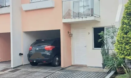 Lindo sobrado em condominio fechado, perfeito para quem busca segurança e conforto.