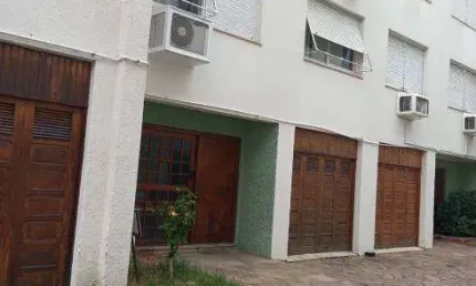 Apartamento para venda tem 105 m2 com 3 quartos e garagem fechada. Reformado é desocupado.
