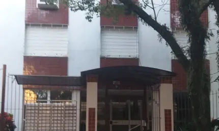 Apartamento 02 dormitórios ,na r adão baino cristo redentor.