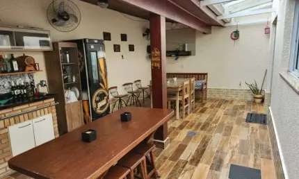 Sobrado à venda localizado no condomínio Mogi Hills IV, na Vila Oliveira em Mogi das Cruzes.